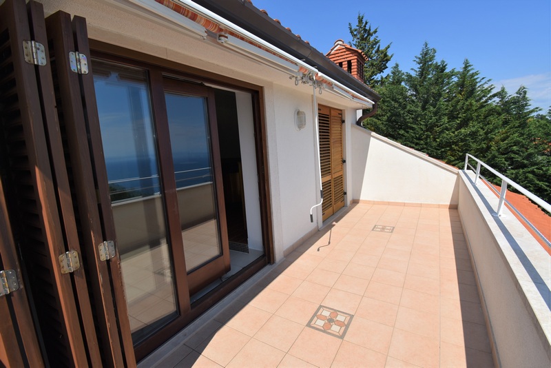 Takterrass på Villa H1785 nära Opatija i Kroatien - Panorama Scouting.