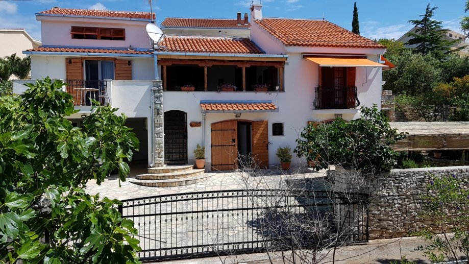 Hus med flera lägenheter i Kroatien till salu - Panorama Scouting.