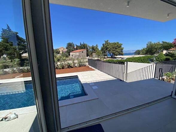 Terrass och poolutsikt - Fastighet H1809, Kroatien - Panorama Scouting.