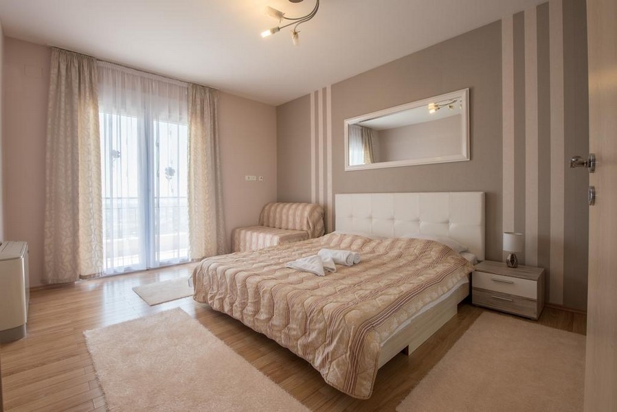 Ett av de fem sovrummen.