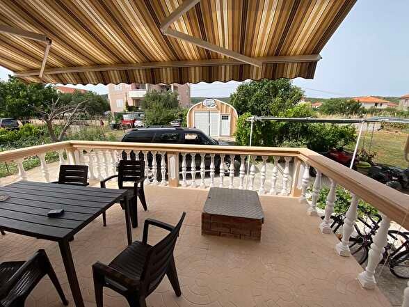 Terrass på fastigheten H1848, Pasman Island.