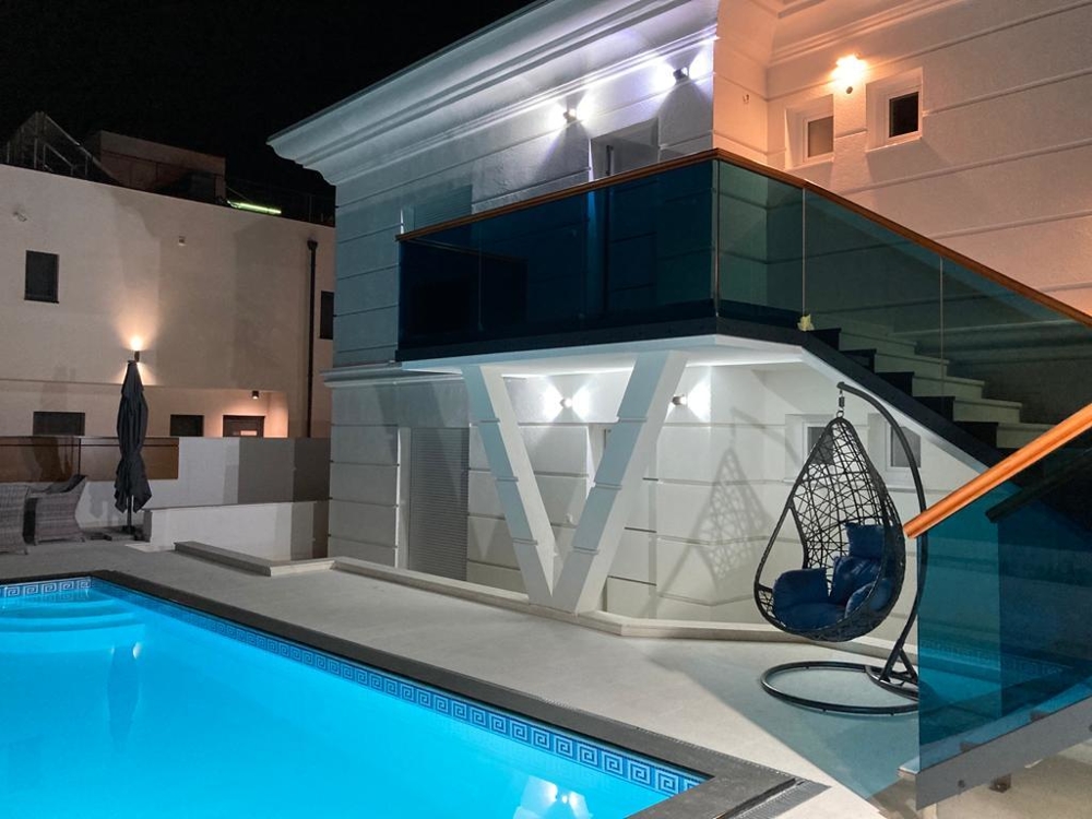 Lyxig villa med pool.