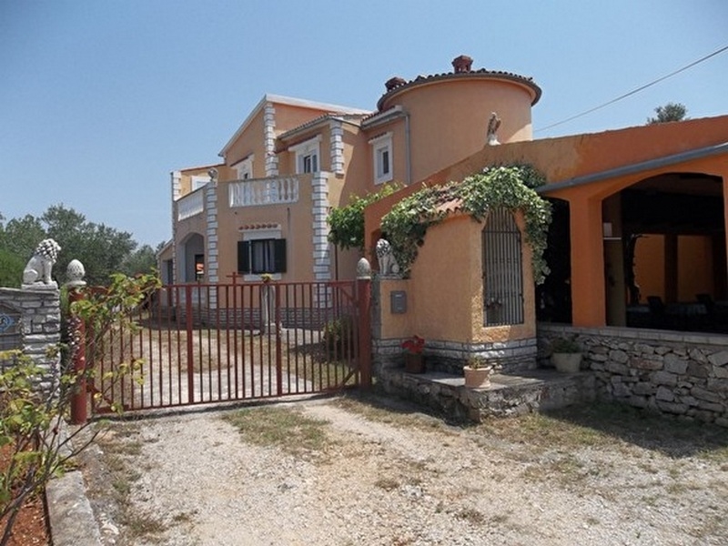 Medelhavshus i Kroatien på Ugljan till salu - Panorama Scouting Real Estate.