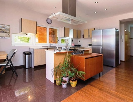 Kök av fastighet H1888, Ugljan Island, Kroatien.