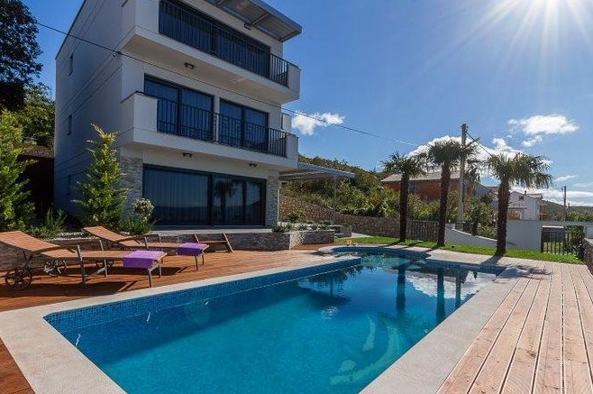 Pool i Villa H1889, Novi Vinodolski-regionen, Kroatien - Panorama Scouting.