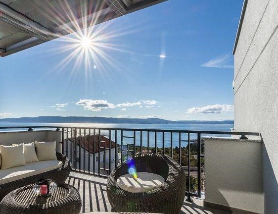 Havsutsikt från terrassen på övervåningen i Villa H1889 nära Novi Vinodolski i Kroatien - Panorama Scouting.