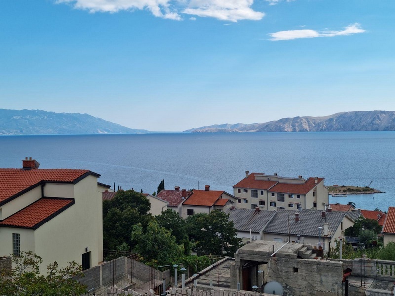 Lägenhetshus med havsutsikt i Novi Vinodolski, Kroatien - Panorama Scouting Real Estate.