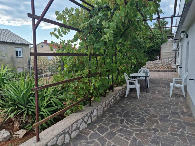 Uteterrass på fastigheten H1890, Novi Vinodolski.