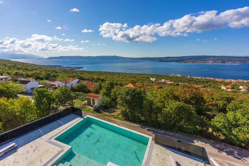 Havsutsikt från övervåningen i Villa H1933, som är till salu i Crikvenica, Kroatien - Panorama Scouting H1933.