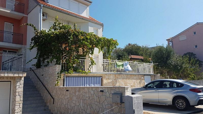 Attraktivt parhus nära havet i ett lugnt läge i Novi Vinodolski, Kroatien.