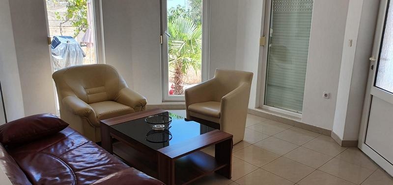 Burspråk i vardagsrummet på fastigheten H1949, Novi Vinodolski.