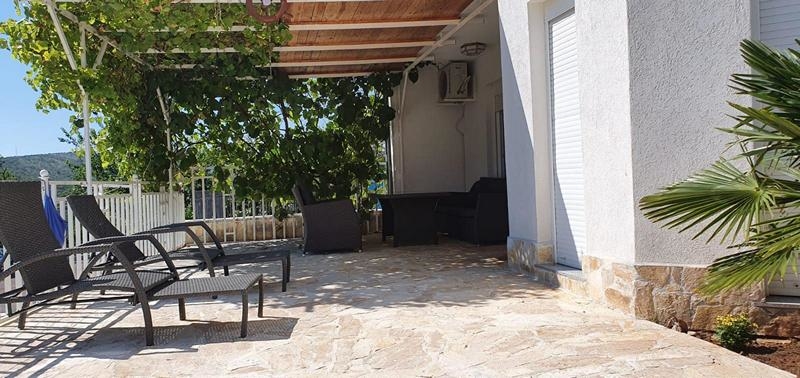 Terrass av fastigheten