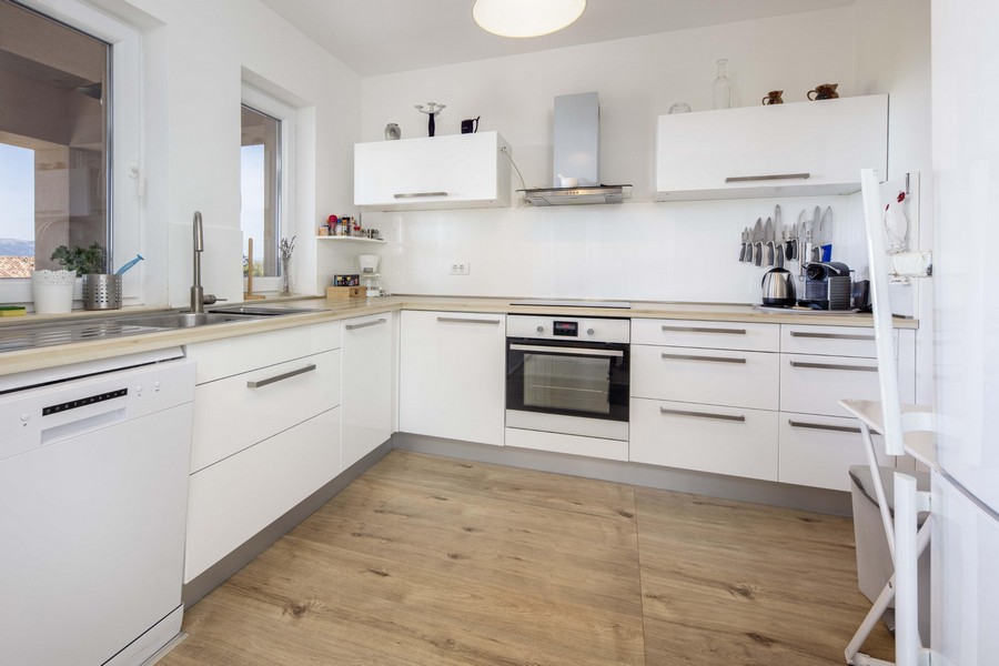 Kök av fastighet H2029 till salu i Kroatien, ön Krk - Panorama Scouting.