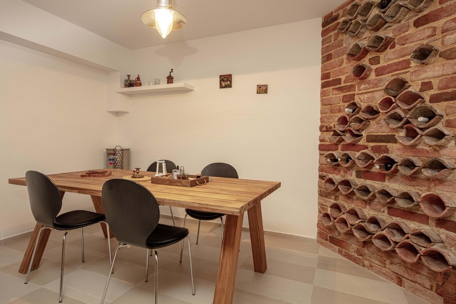 Den här bilden visar den gröna medelhavsmiljön på fastigheten H2029 i Kroatien - Panorama Scouting.