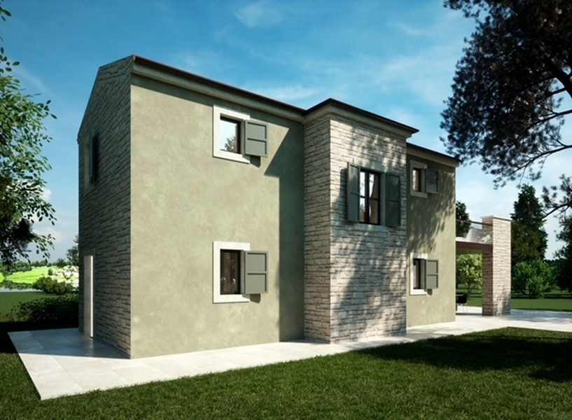 Baksida av en grå fastighet i Istrien med stora fönster och en delvis färdig terrass.