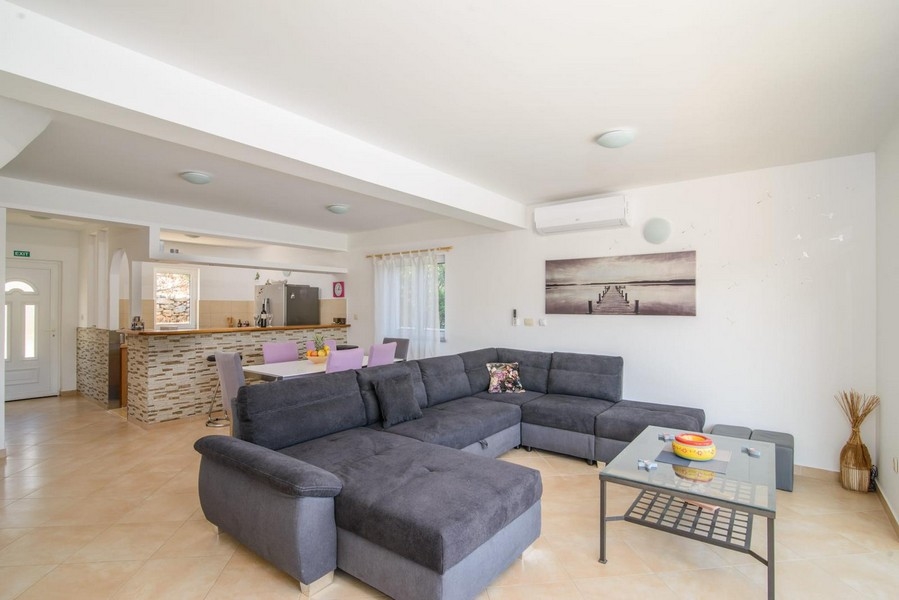 Köp ett hus i Kroatien, centrala Dalmatien, ön Ciovo Trogir - Panorama Scouting Immobilien H2083, inköpspris: 440 000 EUR - bild 4