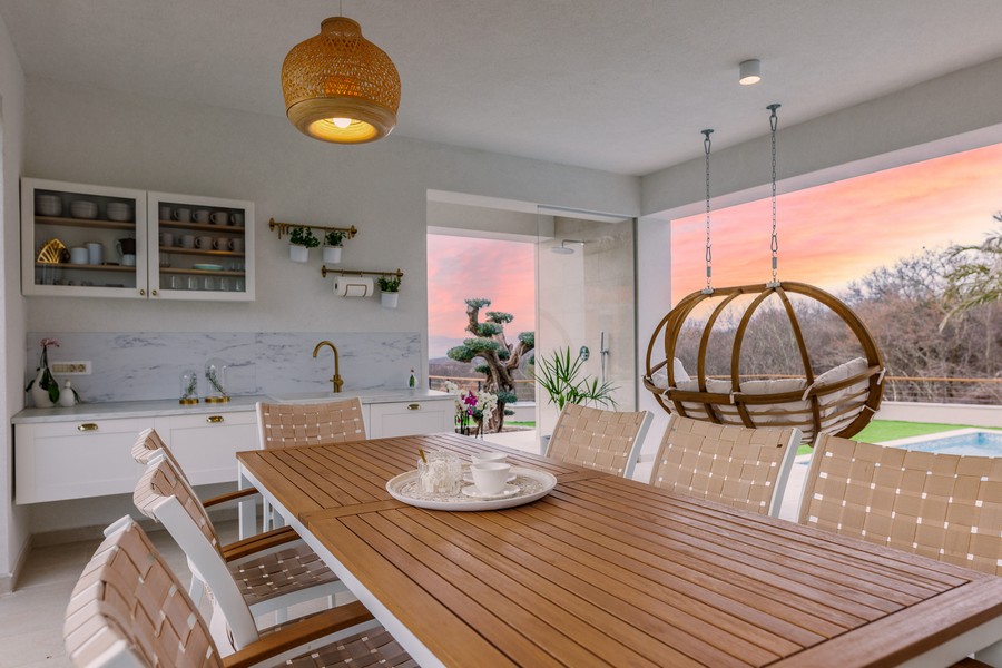 Terrass för fastigheten H2125, som är till salu i Kroatien på ön Krk-regionen - Panorama Scouting.