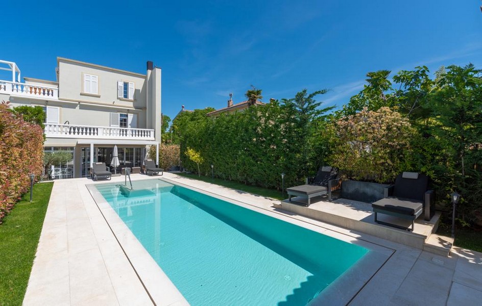 Lyxig villa med utomhuspool i Istrien, till salu.