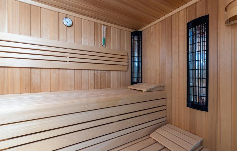 Träbasturum i en lyxvilla i Istrien till salu.