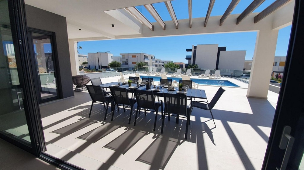 Villa med pool i Novalja på ön Pag till salu - Panorama Scouting.