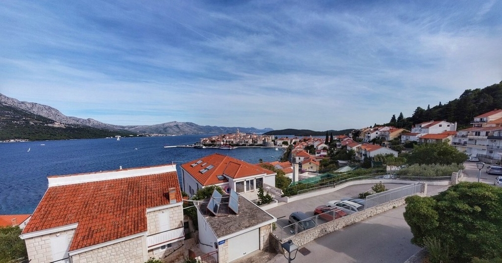 Terrass med havsutsikt på fastigheten H2368, som är till salu i Kroatien i regionen Korcula Island - Panorama Scouting.