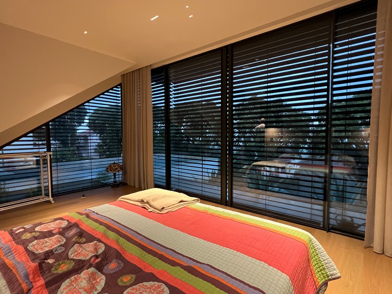 På den här bilden kan du se det attraktiva och bekväma sovrummet i fastigheten H2383, som är till salu i Rijeka.