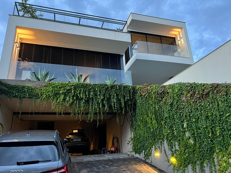 Trädgård av fastighet H2383, som är till salu i Kroatien, Rijeka - Panorama Scouting.