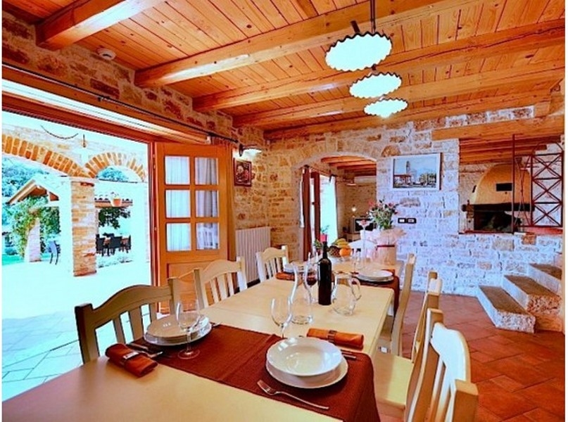 Sommarkök med grill av fastighet H2393, som är till salu i Kroatien - Panorama Scouting.