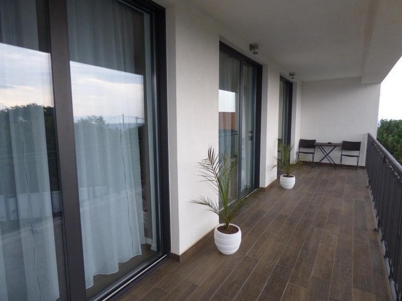 Rymligt hus med stor terrass och bubbelpool