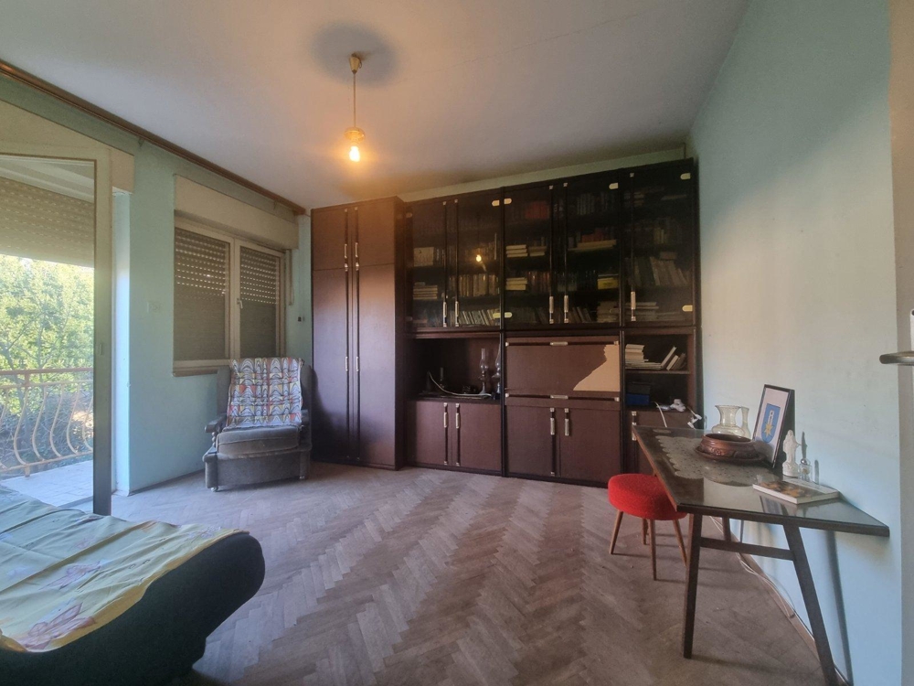 Kollektivtrafik, hus i staden