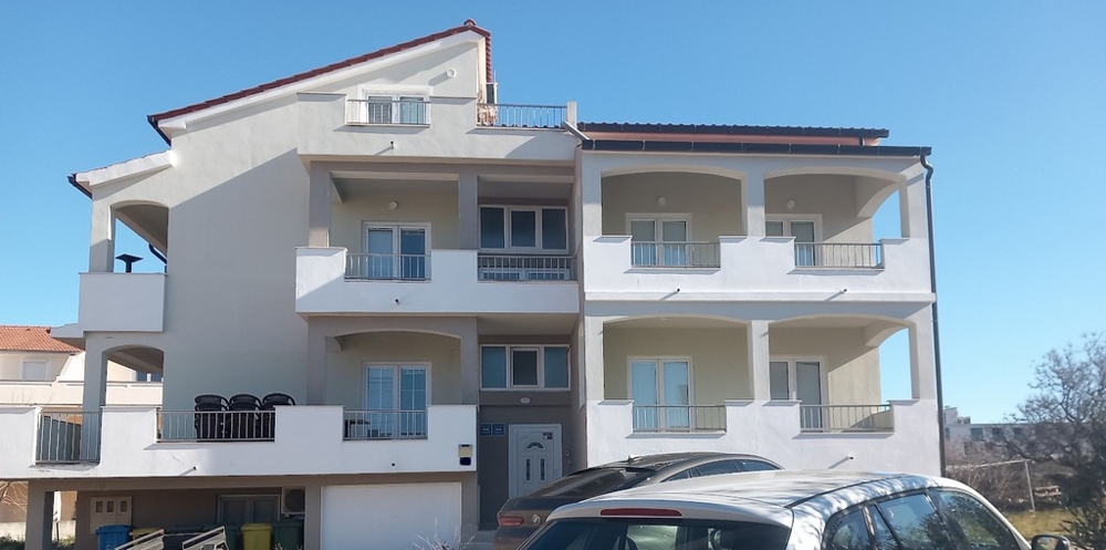 Stort hus nära centrum och strandpromenaden