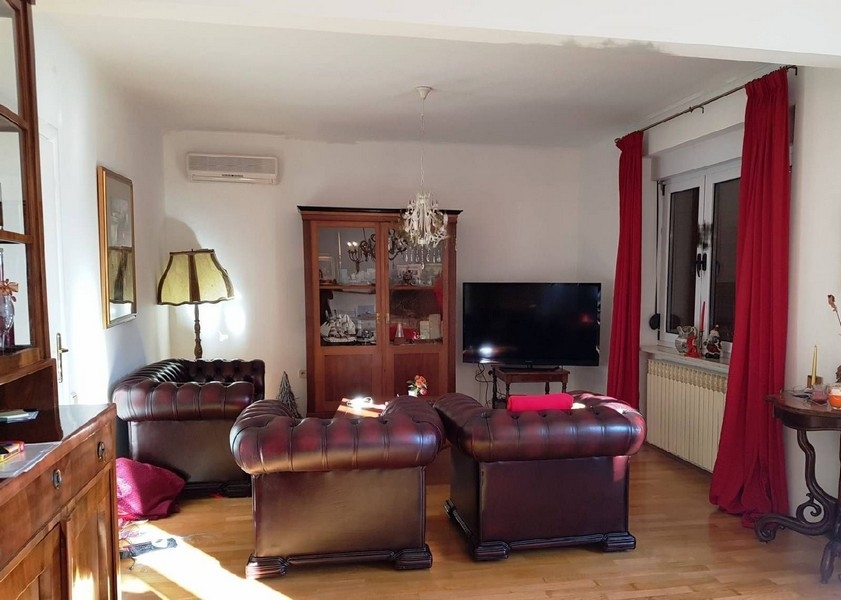 Hus nära stranden med 2 våningar