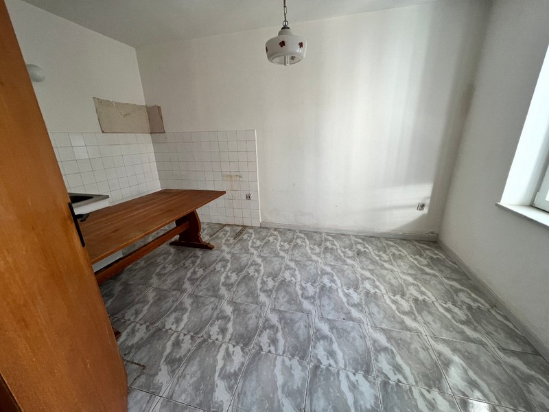 Interiör i behov av renovering.