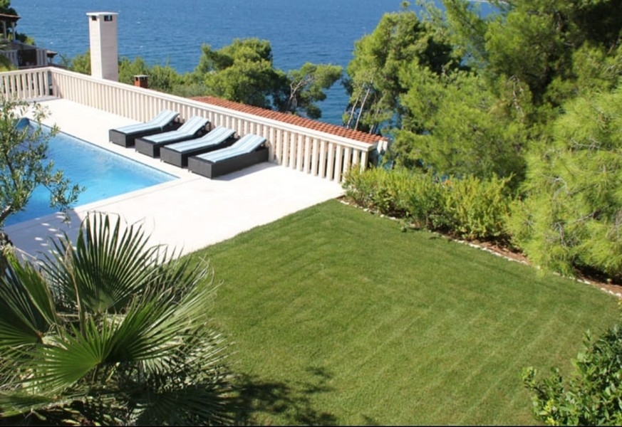 Pool och havsutsikt - fastigheter i Kroatien.