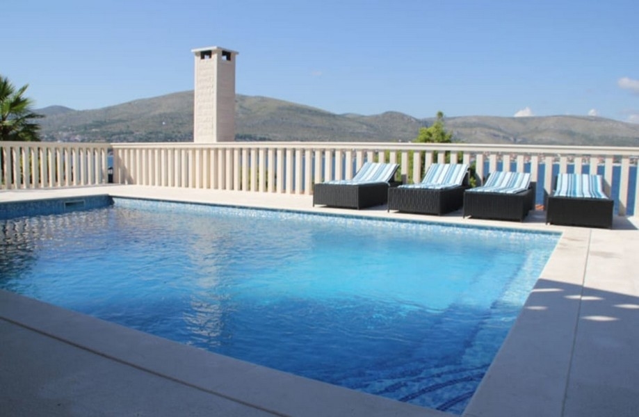 Pool av Villa H2444 i Kroatien - Panorama Scouting.