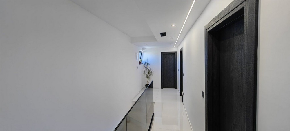 Hall på övervåningen i Villa H2445.