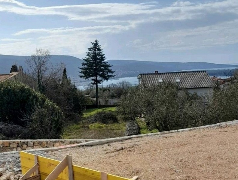 Havsutsikt från byggarbetsplatsen för fastigheten H2469, till salu på ön Krk i Kroatien.