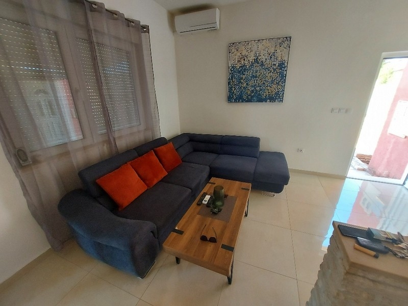 Luftkonditionerat vardagsrum med soffa - Fastighet H2488, Kroatien.