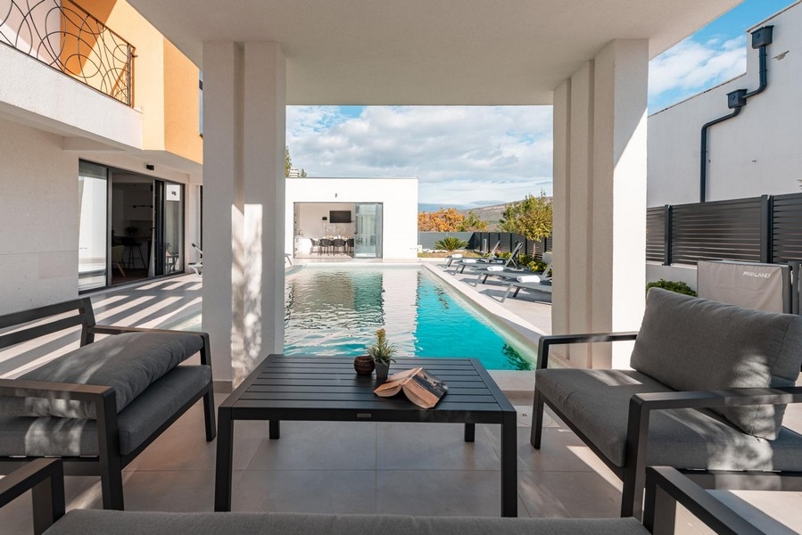 Skalkonstruktion av fastigheten H2489 vid Karinsko More, Zadar-Dalmatien.