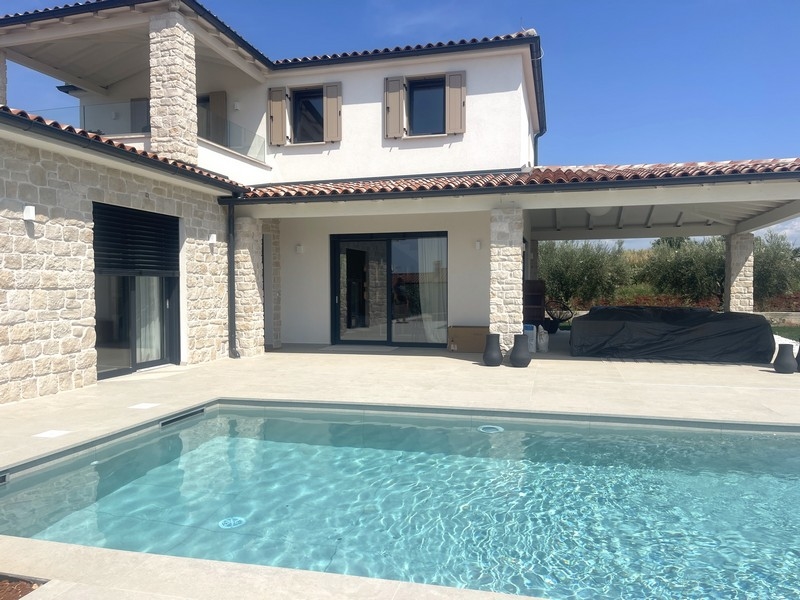 Ny villa - bild på byggarbetsplatsen (skal)