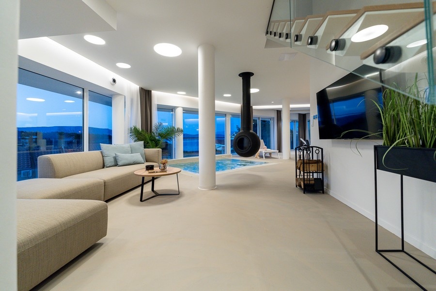 Högkvalitativt kök i minimalistisk stil från Villa H1982 på ön Hvar (Kroatien).