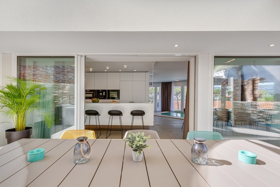 Modern lyxvilla nära havet i Kroatien till salu - Panorama Scouting.