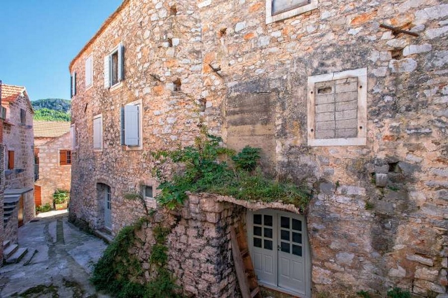 Stenhus för renovering