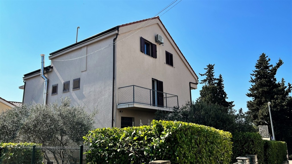 Baksidan av huset H2568, Kroatien - Panorama Scouting.