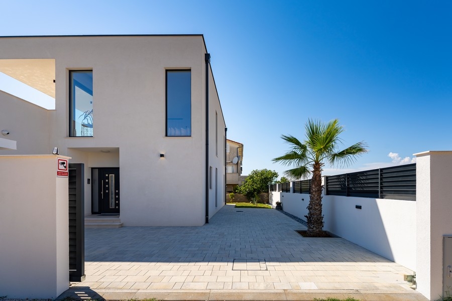 Hus med stor terrass