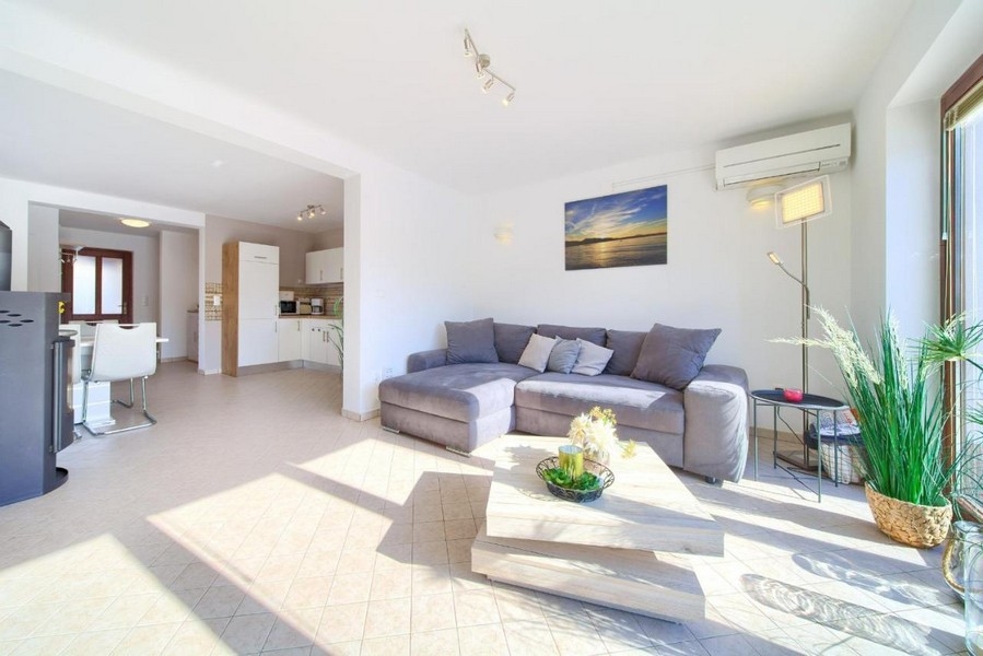 Luftkonditionerat vardagsrum.