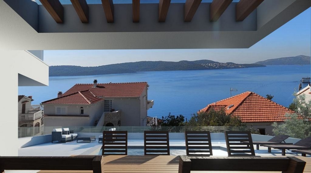 Fantastisk utsikt från balkongen och takterrassen