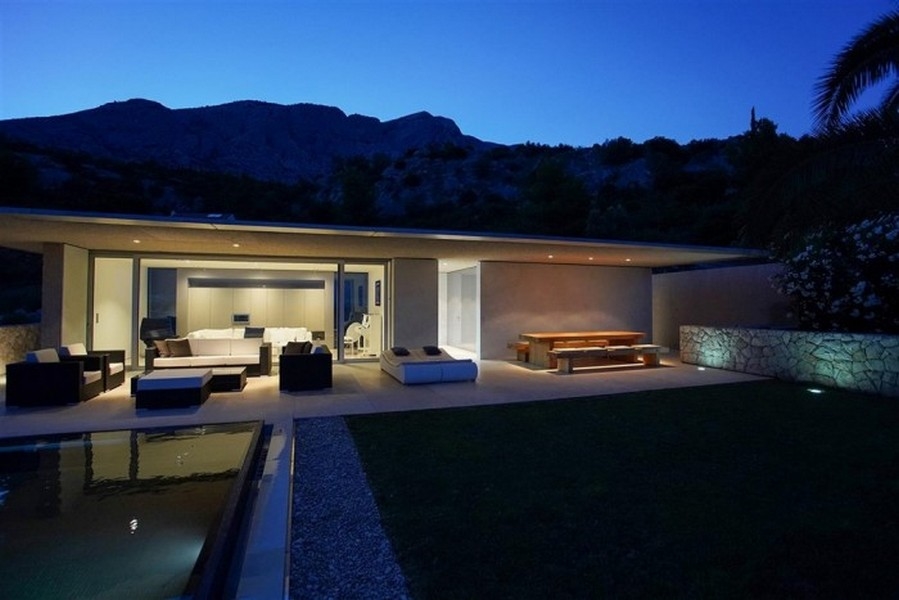 Sommarhus med infinitypool med havsutsikt