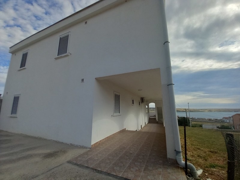 Rymligt lägenhetshus på ön Pag - Panorama Scouting