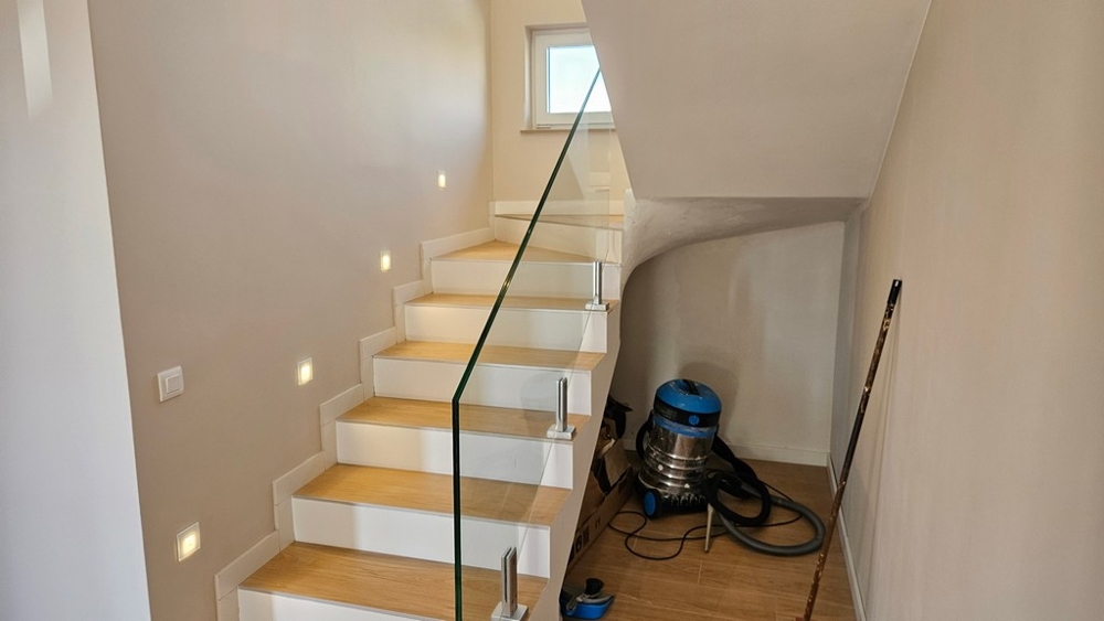 Utsikt från den övre villan till den andra delen av villan.